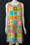 Retro Mod Daisy Print Shift Dress